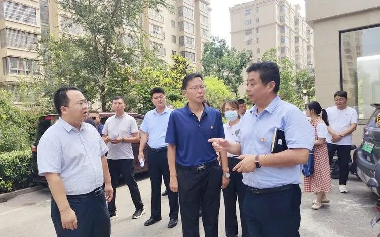 单县县委组织部组织各街道及示范小区有关人员到铂金湾观摩交流基层党建工作