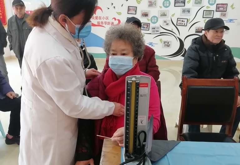 怡欣花园联合开展“义诊送健康，情暖女神节”义诊活动