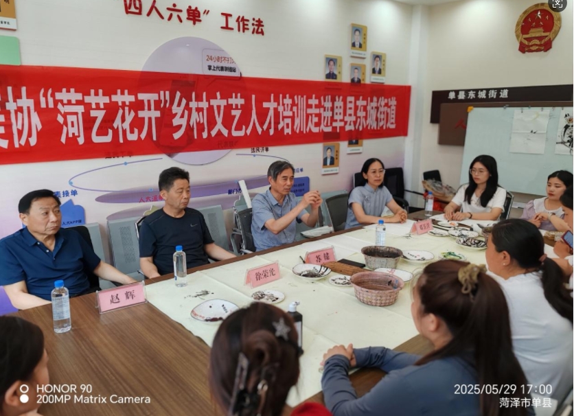 东城家园联合开展“粽香艾草传雅韵，书画传情暖邻里” 端午主题活动