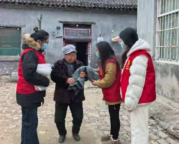 “衣路有你·温暖同行”：物业养老携手，闲置衣物温暖农村特困老人