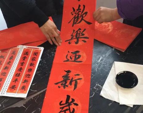 银湾物业丨理想城：开展“马年挥春送祝福 墨香万家贺新春”活动