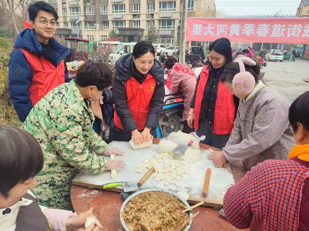 银湾物业丨东城家园：孝善敬老饺子宴 情暖邻里共团圆