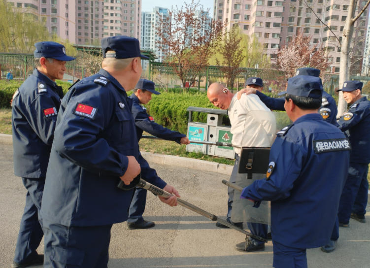 怡欣花园：开展反恐防暴应急演练  筑牢安全屏障