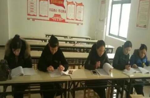 银湾集团｜物业质量专题：单县区域开展客服礼仪培训