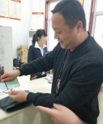 银湾集团 | 港湾新城秩序维护员拾金不昧 业主皮包失而复得