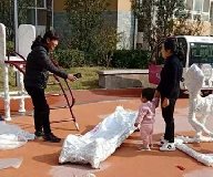 银湾集团｜物业质量专题：港湾新城安装健身器材 小区业主健身尽享乐趣