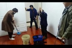 怡欣花园业主家中漏水 物业及时入户排查协助清理至凌晨