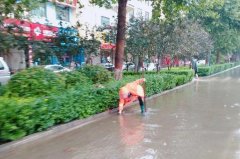 聊城项目部全体人员坚守“阵地”，及时开展雨后清淤工作