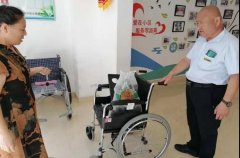 怡欣花园业主捐赠闲置轮椅车，与物业共同传递爱心